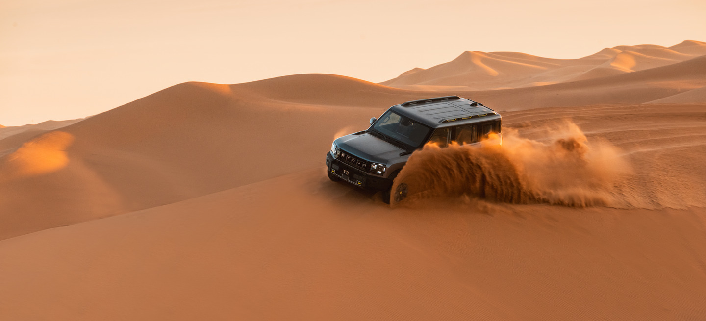 Jetour T2 i-DM hybrid SUV , showcasing its powerful 355 HP engine, 610 Nm torque, and advanced hybrid technology.