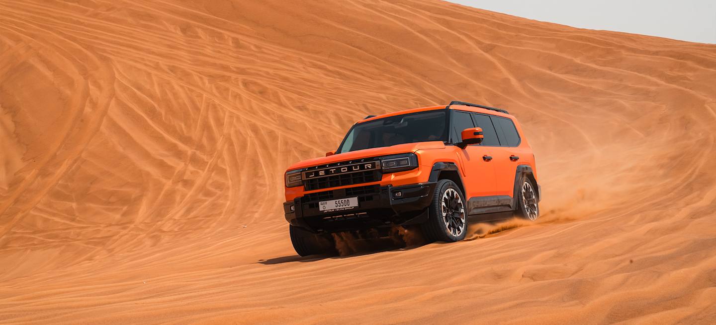 Jetour G700 Plug-in Hybrid SUV with transparent chassis view, 360° cameras, advanced off-road modes, and ultra-fast charging