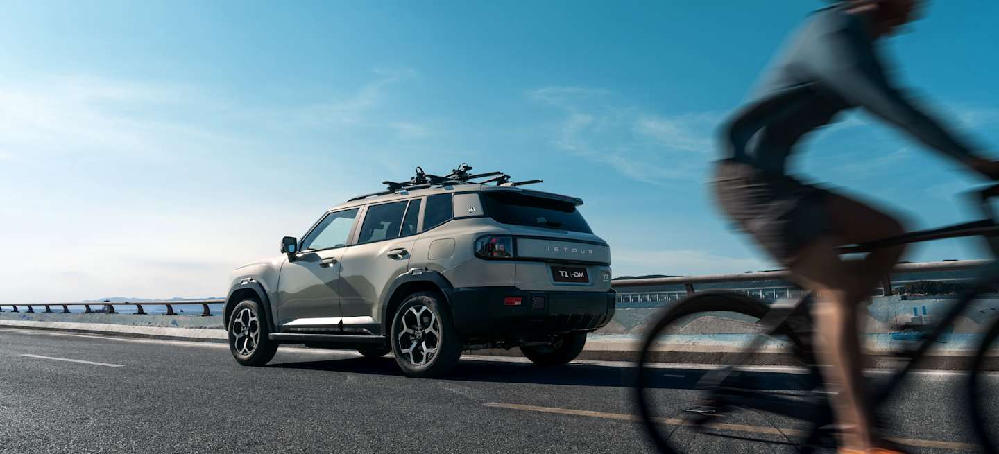 Jetour T1-iDM traveling smoothly during an on-road driving test on an open highway