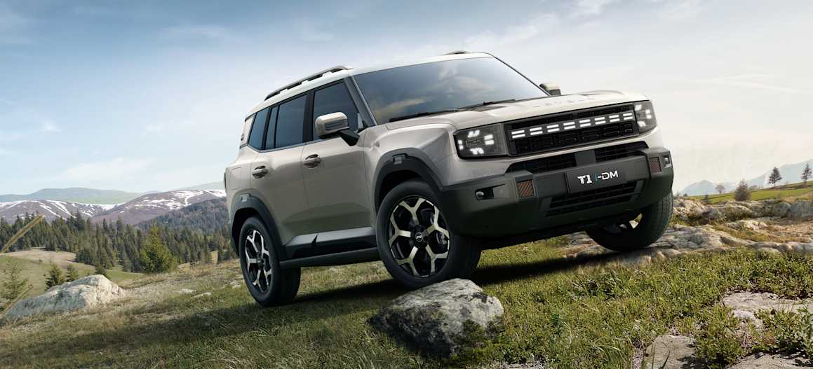 Rugged terrain off-road driving capabilities of the Jetour T1-iDM
